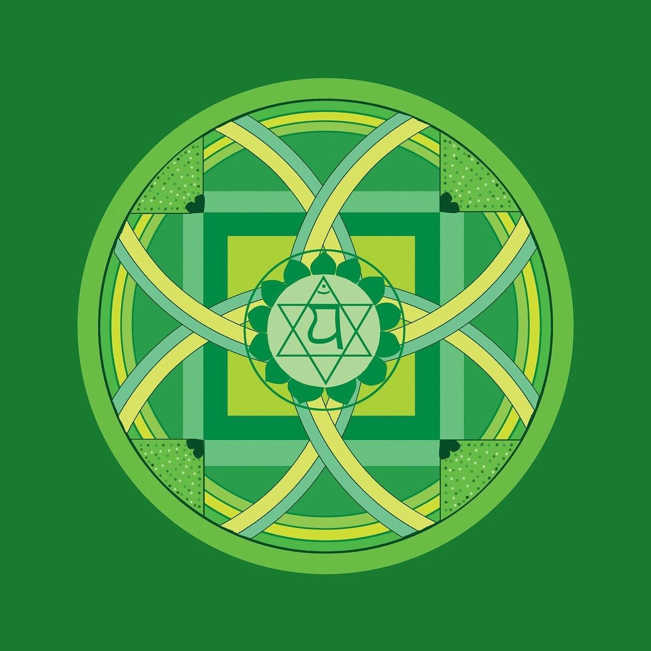Grün-gelbes Bild mit dem Symbol des Herzchakras in der Mitte, geometrische Kreise und Halbkreise. Neumond im Löwen August 2020  mit Mars Quadrat Pluto
