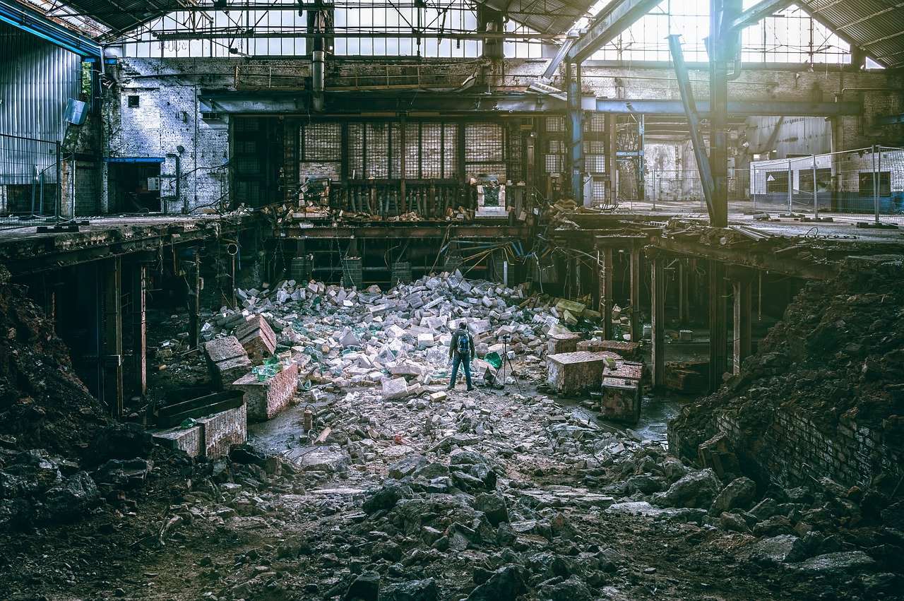 Verlassenes und verfallenes Fabrikgebäude - Mars in Widder